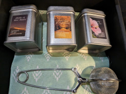 Classic set of green, white and black tea