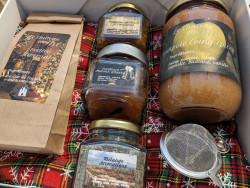 Christmas gourmet basket tea, jams and spices